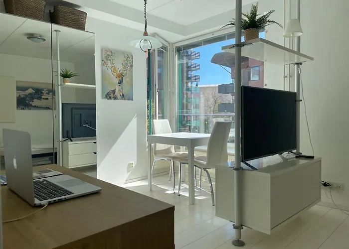 Luminous Studio 15min To Center With Wifi & Netflix